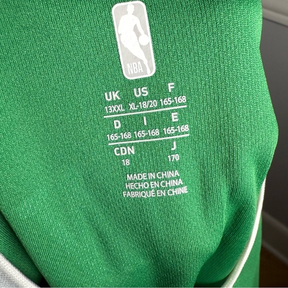 Boston Celtics Swingman Kyrie Irving #11 Jersey Green NBA Youth Size XL - Picture 5 of 5